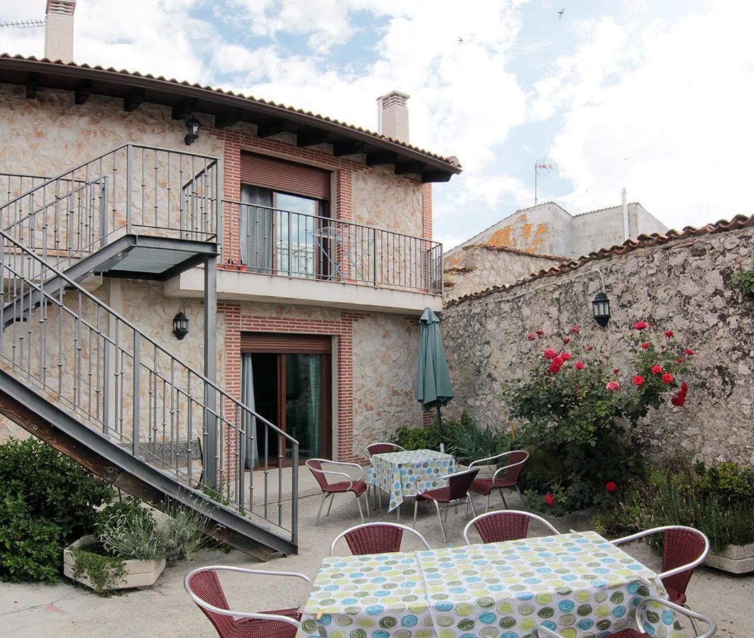 Apartamentos Turisticos Los Abuelos Montemayor de Pililla Exterior foto